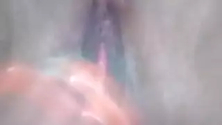سونيا تأخذ عدة أعضاء ذكرية للمتعة