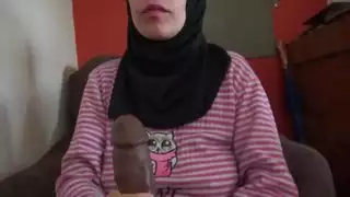 عاهرة مصرية فاتنة تعبد قضبان الرجال السود