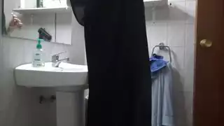 الزوجة المطيعة تأخذ قضيب نائب الرئيس الصلب بعمق في مهبلها