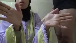 قضيب أسود كبير للزوجة العربية المثيرة: جلسة ديوث في لندن