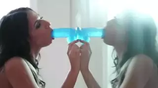 جلسة أميرا ميلانو الإباحية الشرجية في المرآة