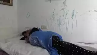 الفتاة المسلمة الحوامل منزعج عندما يمارس زوجها الألماني لها