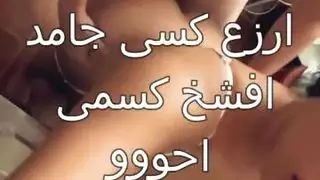 زوجة ساخنة تُنادى في المطبخ ثم على السرير – مشهد إباحي كامل