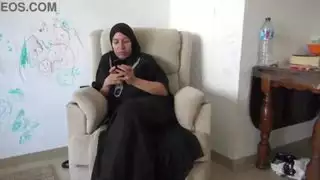 زوجة مصرية تشاهد قضيب ربيبها المنتصب وتدعو زوجها