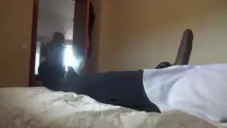 الخادمة الفرنسية الشهوة تخدم القضيب الأسود الكبير لمالكها