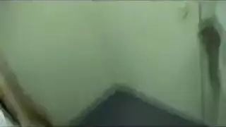 أشقاء توأم يذهبون إلى أقصى الحدود في فيديو منزلي صريح
