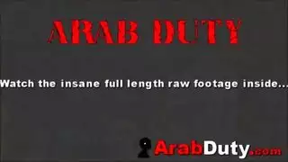 ثعلبة الصحراء: عاهرة عربية تأخذ قضيب الجندي