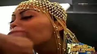 عربية تُنكح من فتحتين في زقاق قذر