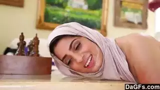 فرخ عربي ناديا لتذوق الديك الأبيض