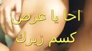 نيك مكتبي عنيف: سارة تُمسك بواسطة عامل البوفيه