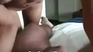 عاهرة مغرية تمص عدة رجال
