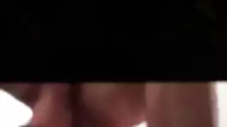 انتهت من مص كل القضبان، والآن تريد جنسًا قاسيًا