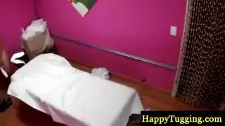 ركوب آسيوية شابة ينتهي بقذف على الوجه إكس إكس إكس