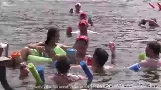 فم ساخن على قضيب ويد في مهبل: مشهد جماع صريح