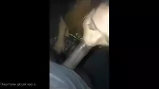 نجمة إباحية تُمارس الجنس بقوة في جلسة جماعية حميمة
