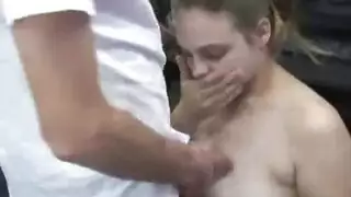 عاهرة الشواء: تأخذ قضيبين صلبين في وقت واحد