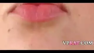 شقراء ساخنة تحصل على صامولة في مهبلها قبل إيلاج مزدوج صارم