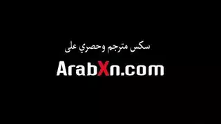 الام تعلم ابنها الدراسة بطريقتها الخاصة