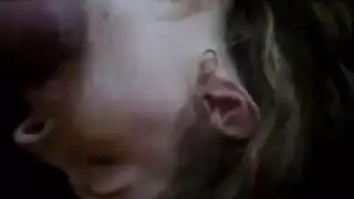 الاب يعلم ابنه كيف ينيك