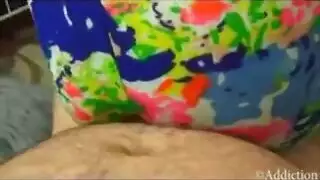 يتي المعلام الي المنزل حتة يدرس ابنة