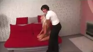شانيل بريستون مربوطة وتُمارس الجنس بقوة على الأرض