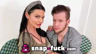 تحفيز مهبلي عميق بالإصبع يؤدي إلى فعل شرجي قاسٍ