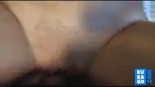 عبادة أقدام هواة ساخنة تتحول إلى فعل مهبل وحلمات صريح