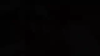 شيخ كبير زبو في سوف تع طفلة صغيرة