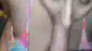 سحاقيات سمراوات ممتلئات الجسم يستكشفان أجساد بعضهما بتفاصيل صريحة