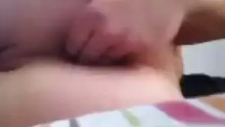 فتاة صغيرة تم القبض عليها وهي تختلس النظر وعوقبت بجنس جماعي صريح