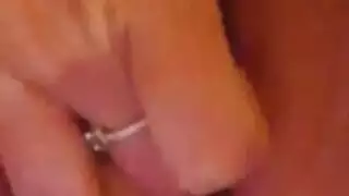 حركة مص قضيب مزدوجة مع إضافة رجل ناضج للجنس الجماعي
