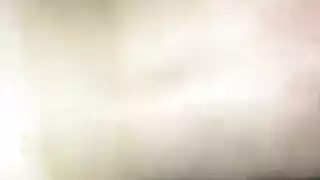 بيلا الشقراء الأنيقة تحب مص قضيب العميل الصلب بعمق