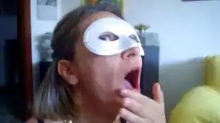 لينا موموي وعشيقتها الشقراء في مشهد سحاقي مثير