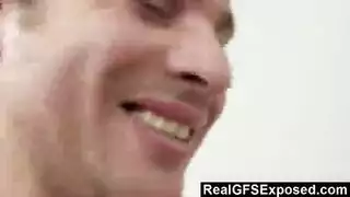 لمسة شقراء المثيرة تجعل سائق التاكسي يقذف بقوة في سرواله