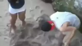 وضعية الكلب في الخارج: نيك حماسي لثنائي مراهق بين الصخور