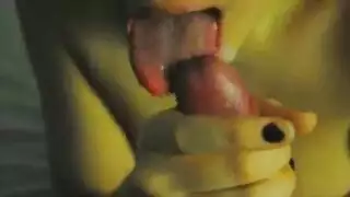 الروسية الهواة المتلهفة تخدم الزب قبل أن تنكح
