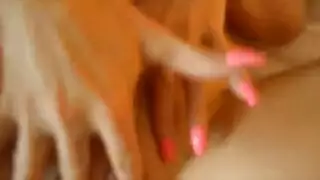 استعراض جسمها والسنتيال