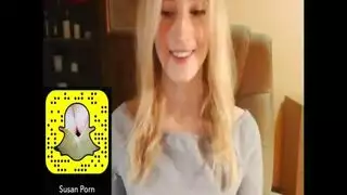 جوزها مش كيفها وتعبانه بتلعب في بزازها وكسها