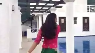 خيال جنسي في الحمام مع امرأة سمراء ممتلئة الجسم