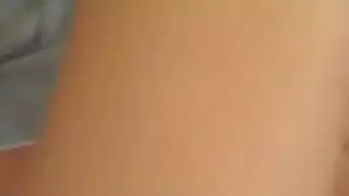 شقراء امارس العاده في الحمام بالماء