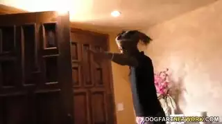 ديوث يلحس لبن الفحل