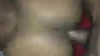بتلعب ف كسها الجميل وبزاها الكبير قدام الكاميرا