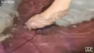 سادية اللاتكس الإباحية: جلسة جلد شرجي عنيفة