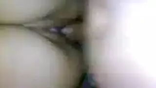 ربة منزل مثيرة تستمني بثدييها الكبيرين