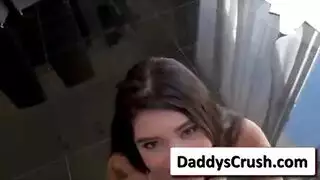 مهارات برينا سباركس الفموية العميقة على قضيب صلب ضخم