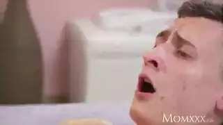 مليء مزدوج: أخذ قضيب سميك في كلا الثقبين