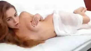 مهبل مراهقة طازج يمسك بقضيب سميك صلب