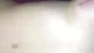 بيلا الساخنة لا تكف عن الرغبة في القضيب داخل فتحتها