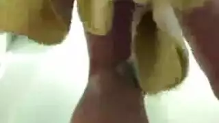 إميلي لي كبيرة الصدر تئن بصوت عال أثناء ممارسة جنس شرجي قاسٍ