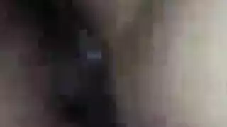 لاتينية ساخنة تمص وتأخذ القضيب الكبير بعمق في حلقها